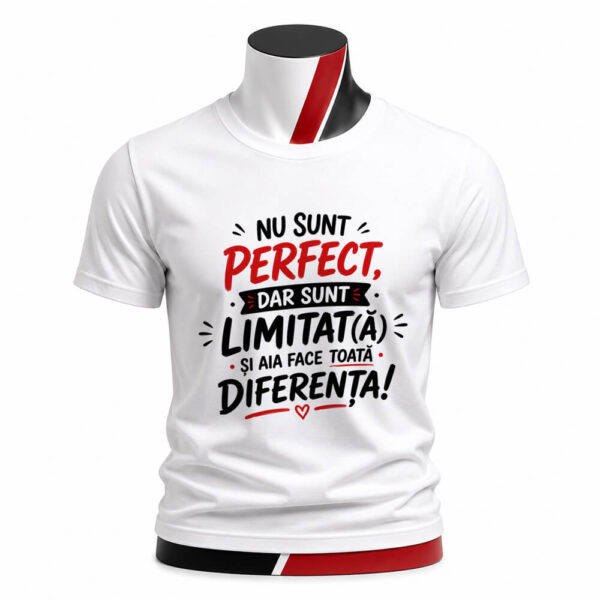 Tricou personalizat Nu sunt perfect dar sunt limitat imprimat prin sublimare premium pe material confortabil cu imprimeu rezistent ideal pentru cadouri și purtare zilnică