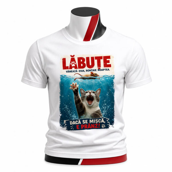 Tricou personalizat unisex Dacă se mișcă e prânz cu pisică amuzantă și mesaj funny pentru iubitorii de feline. Imprimare premium prin sublimare