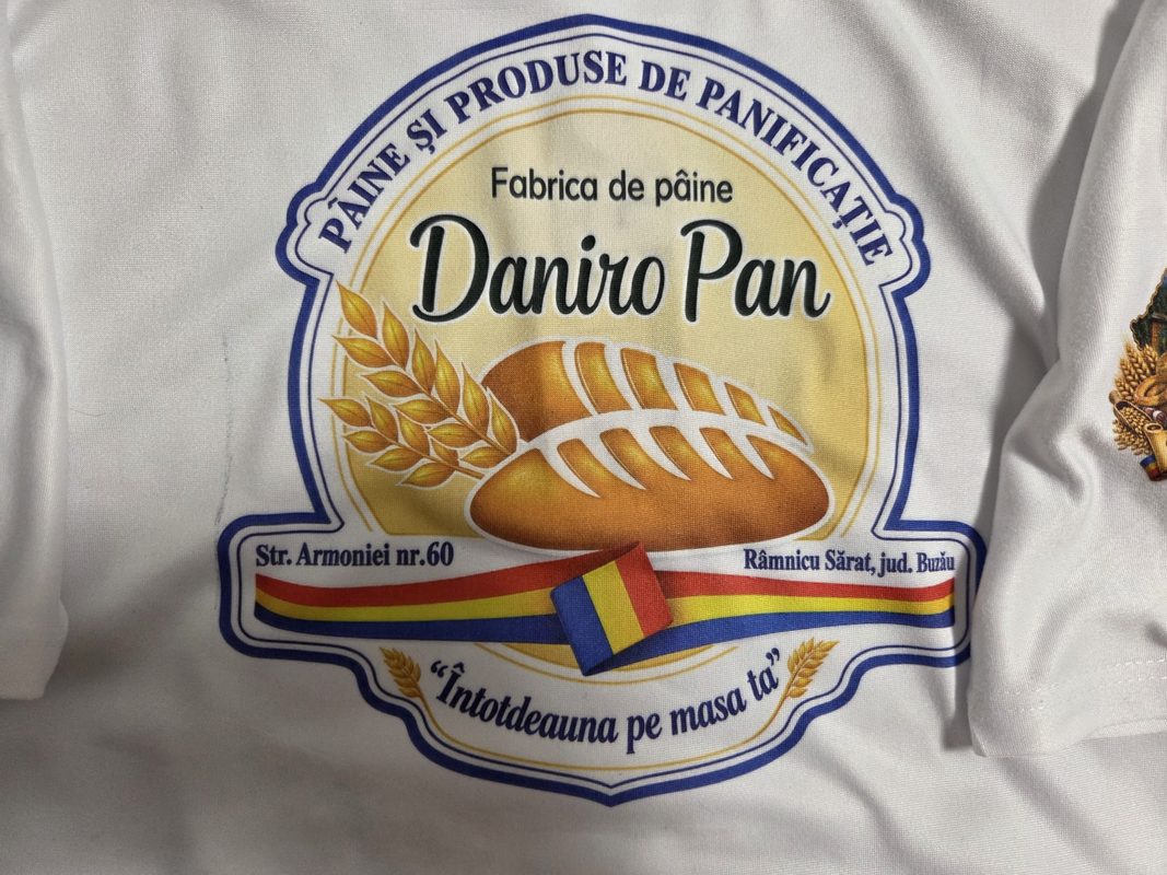 Tricou pentru firme din Râmnicu Sărat și Dedulești Tricouri sublimabile cu grafică logo și mesaje personalizate pentru echipe locale